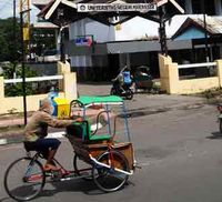 Makassar Sehari Pasca Bentrok