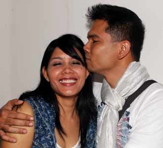 Krisna Mukti Cium Mantan Kekasih