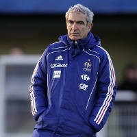 Domenech Masuk Bursa, Juve Membantah