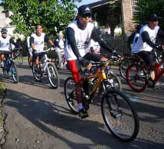 Bersepeda di Tanah Kelahiran Hasanuddin