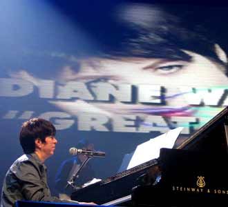 Aksi Panggung Diane Warren