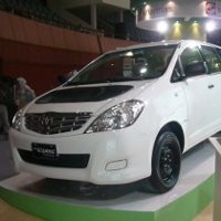 Interior Kijang Innova dari Serat Tumbuhan