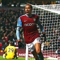 Hat-trick Carew Bawa Villa ke Semifinal
