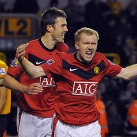 Scholes Antar MU ke Puncak Klasemen