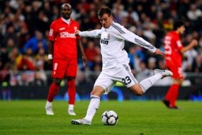 VDV Bawa Madrid ke Puncak