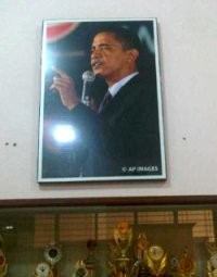 Foto Obama Mejeng di Ruang Kepsek SD Asisi