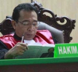 Hakim Akui Baca Buku Mario Teguh Saat Sidang