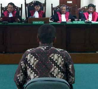 Dudhie Makmun Murod Disidang