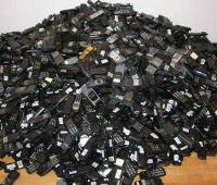 Ponsel Rongsokan Disulap Jadi Tambang Emas