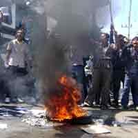 Unjuk Rasa HMI Malang Nyaris Bentrok dengan Polisi 