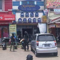 1 Jenazah Dimasukkan ke Ambulans