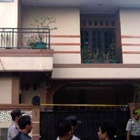 Rumah dr Fauzi Digembok & Diberi Garis Polisi