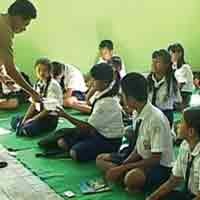 Puluhan Siswa SMPN Banyuwangi Ujian Lesehan