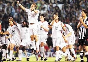 Mengejar Mimpi di Theater of Dreams