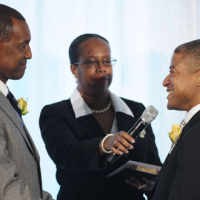 Pernikahan Gay Pertama di AS Mendapat Pengawalan Ketat Polisi