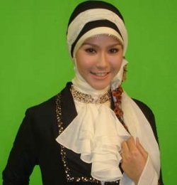 Zaskia Mecca Hamil Muda, Hanung Berbunga-bunga 