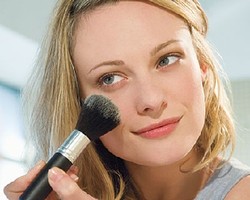 6 Kesalahan Ketika Menggunakan Make Up