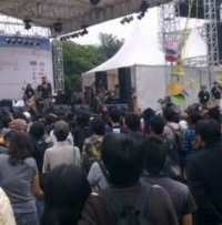 Burgerkill Tampil, Gasibu Disesaki Para Begundal