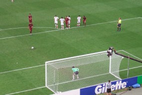 Kisah Satu Penalti Dua Algojo