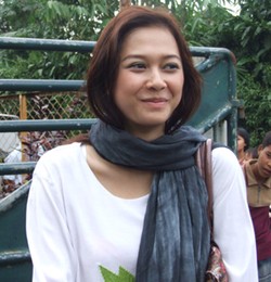 Dituntut Rp 2,3 Miliar, Aura Kasih Ditinggal Manajemen