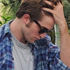 Robert Pattinson Berduka Kehilangan Patty