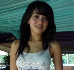 Syahrini Sumringah Melihat Anang Semakin Mirip Anak Band 