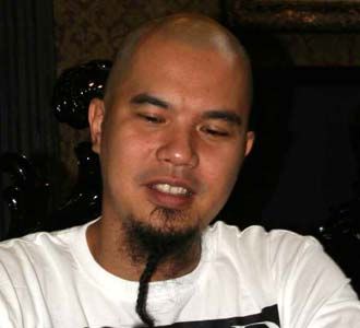 Janggut Ahmad Dhani Dikuncir