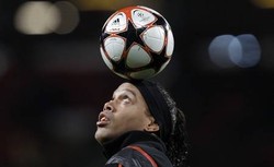 Dinho Ingin Dua Piala Dunia Lagi  