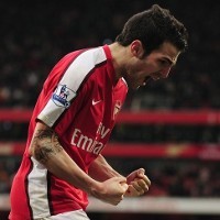 Fabregas Belum Bisa Tampil