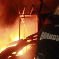 15 Jam Berlalu, Api Terus Berkobar di Pabrik Sandal Swallow