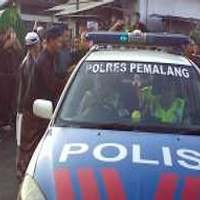 Dianggap Menghalangi, Pelayat Pukuli Mobil PJR