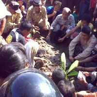 Berhias Nisan Merah, Makam Dulmatin Terletak Menyendiri