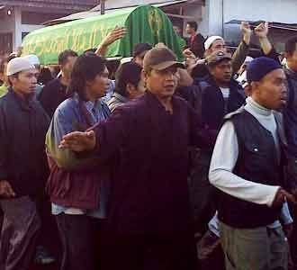 Pelayat Antar Jenazah Dulmatin