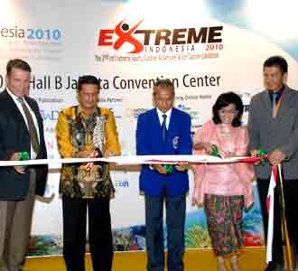 Fadel Buka Pameran Deep Sea