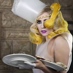 Duet Bareng Beyonce, Lady Gaga Nyaris Bugil