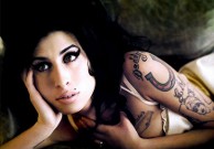 Amy Winehouse Menjadi Fashion Designer