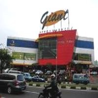 Orang Tua Terseret di Travellator Pasteur Hyperpoint Bandung 