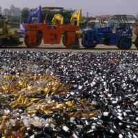 Bea Cukai Musnahkan 65 Ribu Botol Miras Ilegal