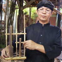 34 Tahun Membuat Suara Angklung