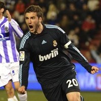 Higuain Tiga, Madrid Gulung Valladolid