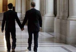 Bisakah Perilaku Gay Menular?