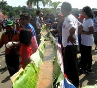 Ramai-ramai Makan Papeda