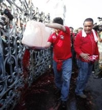 Kantor PM Thailand Dibanjiri Darah Demonstran 