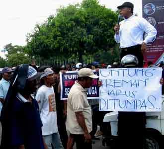 Aksi Menuntut Bupati Sragen Mundur