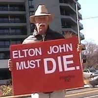 Ancam Bunuh Elton John di YouTube, Kakek Diringkus