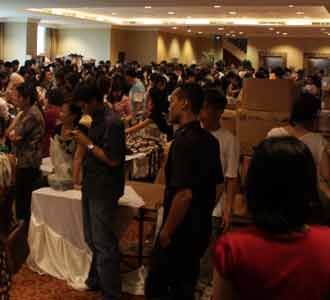 Hiruk Pikuk Diskon Crocs Hiruk Pikuk Diskon Crocs
