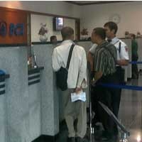 Meski Gangguan, Nasabah BCA Masih Mengantre