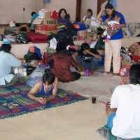 Diberi Bahan Makanan Mentah, Pengungsi Kebingungan