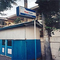 Digencet Ponsel, Pengusaha Wartel Kembang Kempis