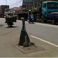 Awas..! Lubang di Jalan Greges Ganggu Lalin